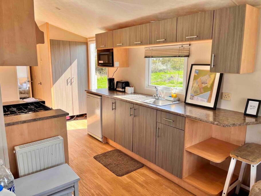 Lola'S Caravan. Your Home Away From Home. Parkeston ภายนอก รูปภาพ