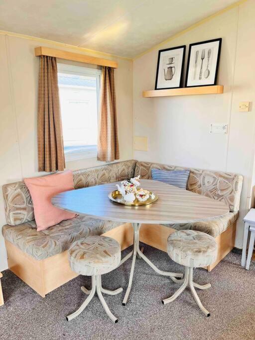 Lola'S Caravan. Your Home Away From Home. Parkeston ภายนอก รูปภาพ