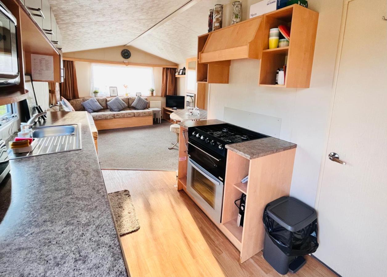 Lola'S Caravan. Your Home Away From Home. Parkeston ภายนอก รูปภาพ
